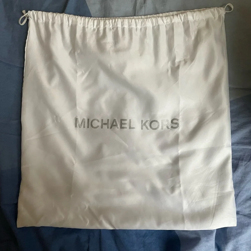 Michael Kors Dahlia Backpack & Jetset Wristlet Set